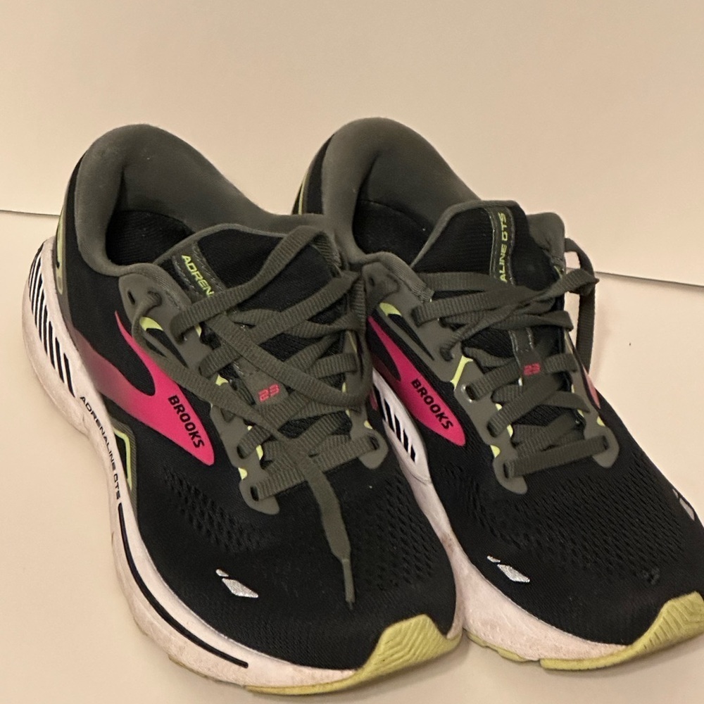 Brooks Size 8 Guardrails